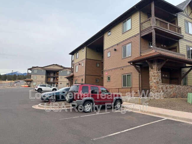 Building Photo - 1650 E Ponderosa Pkwy