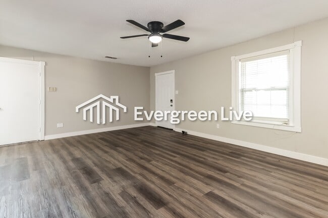 Building Photo - 1501 Shady Ln