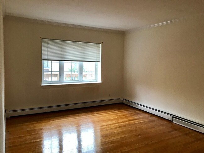 Building Photo - 14 Mt Ida St