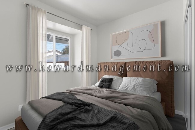 Building Photo - 1507 W 50th St