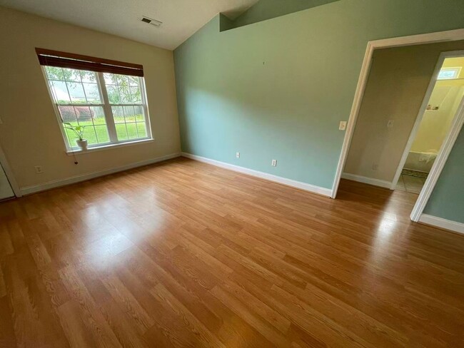 Building Photo - 10024 Birch Pl