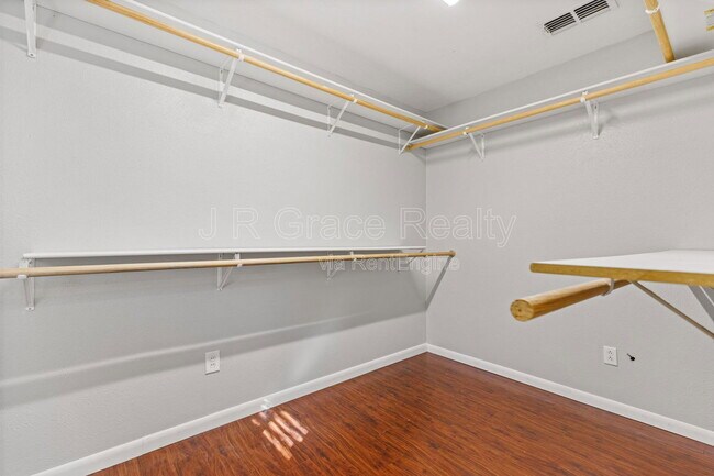 Building Photo - 8806 Fox Hollow Dr