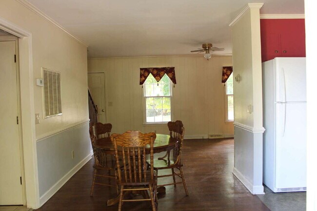 Building Photo - Welcome to Marguretteville on Kerr Lake!
