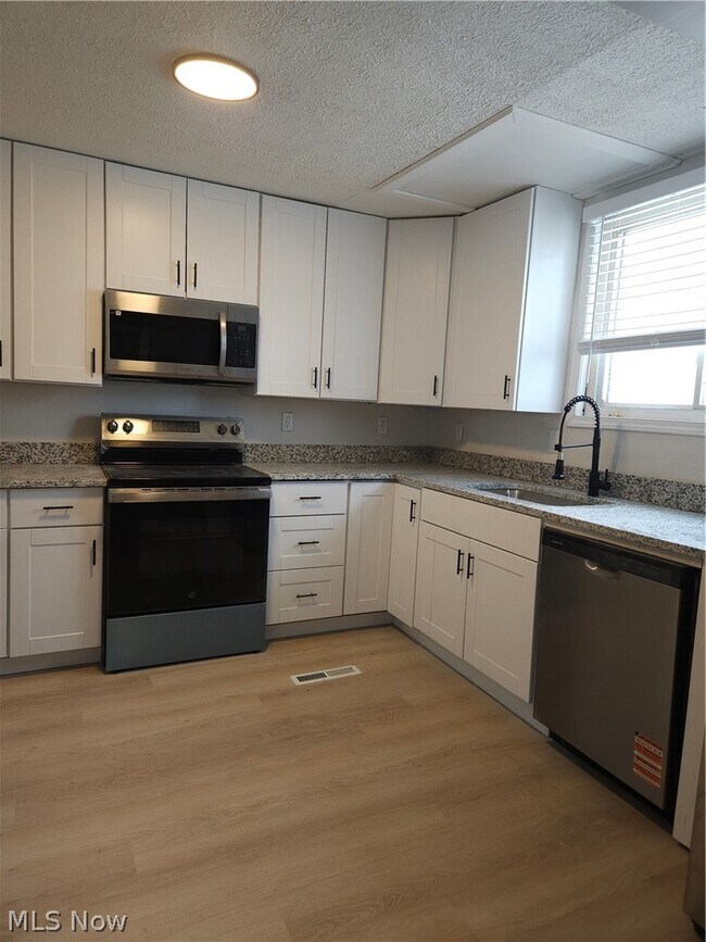 Building Photo - 2430 Talbot St