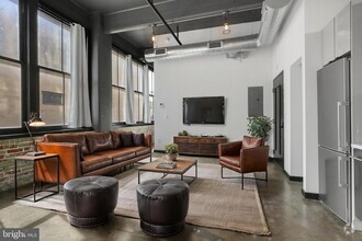 Building Photo - 1701 Tulip St