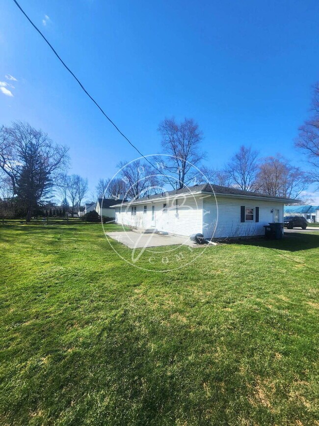 Building Photo - Sylvania Schools! Charming 3-Bedroom Ranch with Attached Garage & First-Floor Laundry