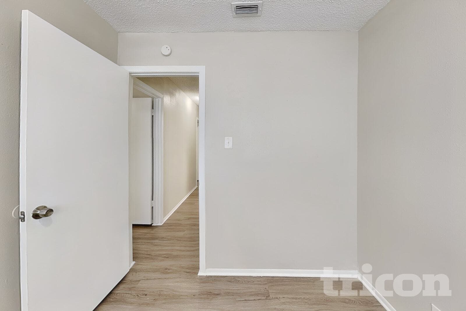Building Photo - 7527 Ledgebrook Dr