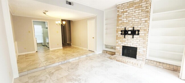 Building Photo - 7700 Creekbend Dr