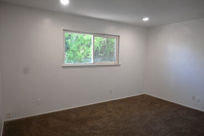 Building Photo - 2360 53rd Ave