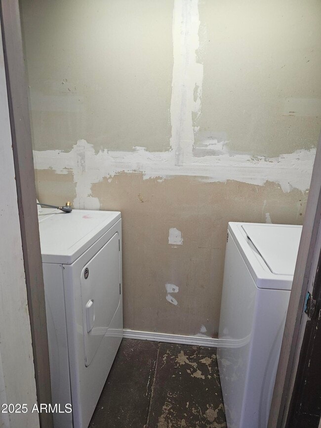 Building Photo - 113 E Navajo St