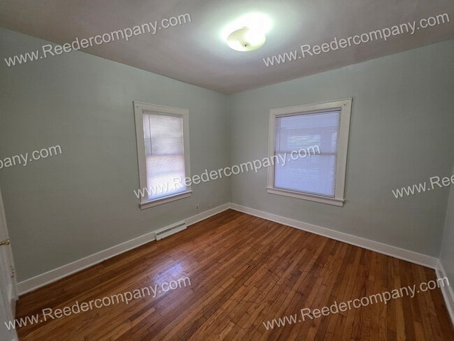 Building Photo - 2 bedroom 1 bathroom house