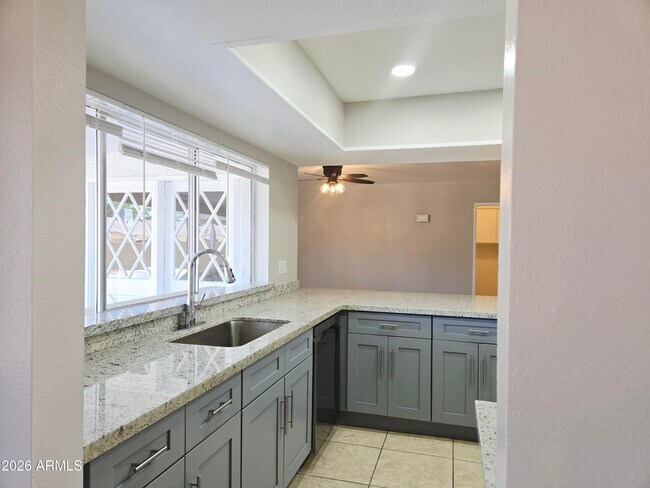 Building Photo - 5132 W Las Palmaritas Dr
