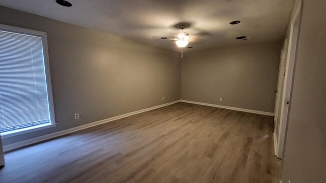 Building Photo - 5195 Wren Cove