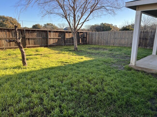 Building Photo - Beautiful two-story home in the desirable Silver Oaks community!