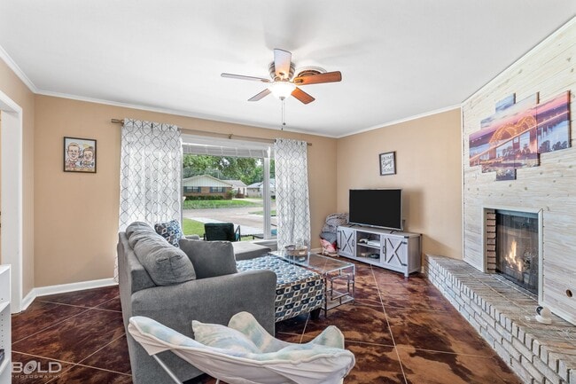 Building Photo - Adorable 3 bed 2 bath in Broadmoor Area!