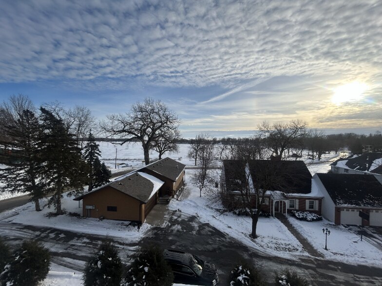 Building Photo - 401 Walnut Ave