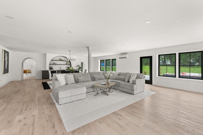 Building Photo - 372 Tucker Hill Rd