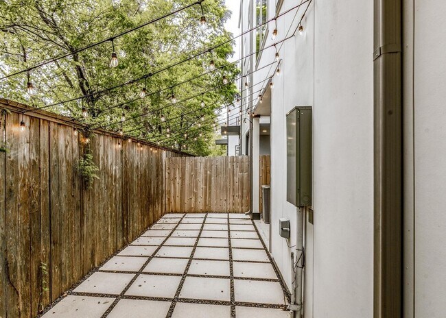 Building Photo - 8409 Hempstead Rd