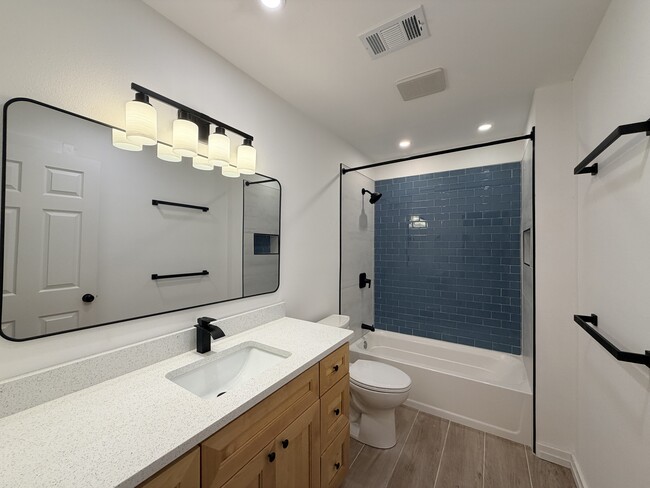 Building Photo - 914 Belmeade Dr