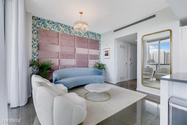 Building Photo - 220 21st St