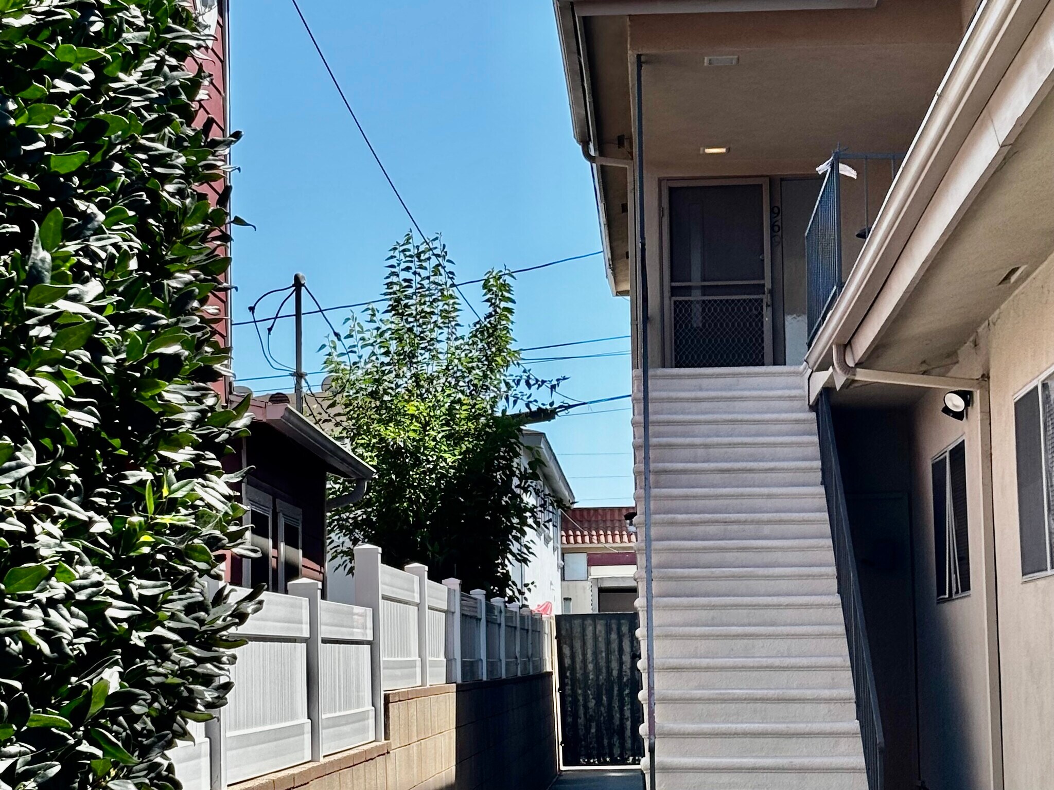 Building Photo - 969 W 25th St