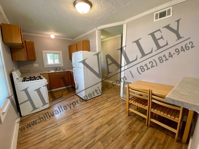 Building Photo - Two Bedroom Home in East Side Location