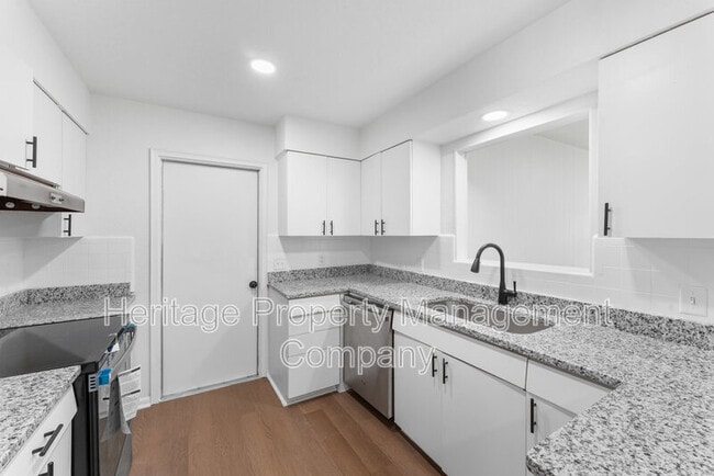 Building Photo - 4407 Bikini Dr