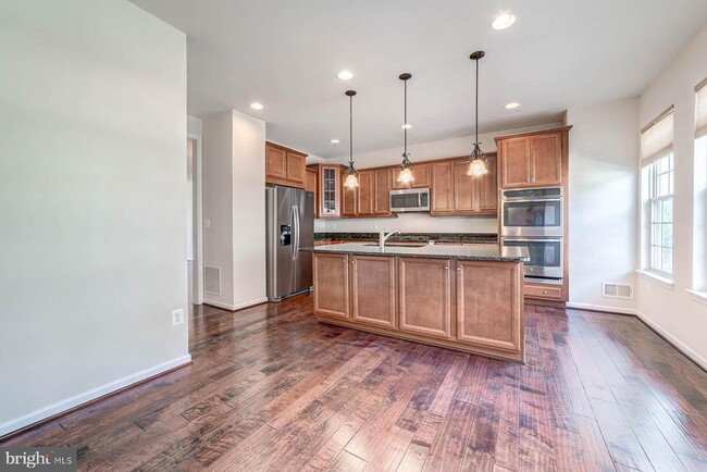 Building Photo - 705 River Mist Dr