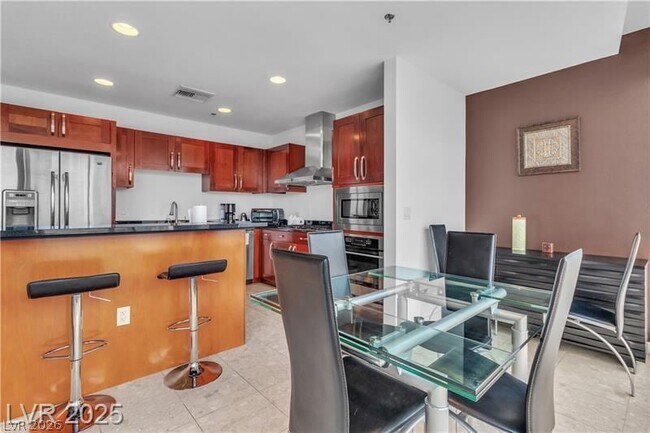 Building Photo - 4525 Dean Martin Dr