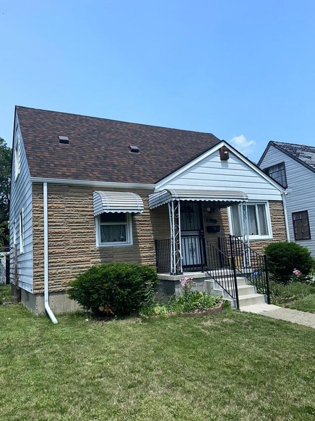 Building Photo - Now available: 3 bedroom accepts section 8