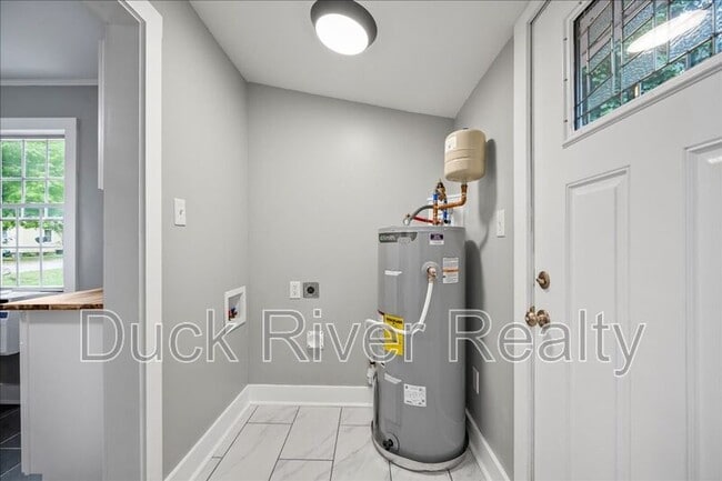 Building Photo - 509 Hardwick Ave