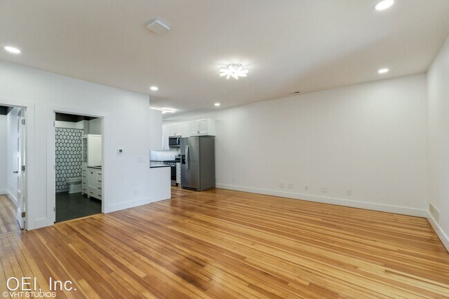 Building Photo - 3 br, 1 bath House - 321 Main Street
