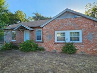 Building Photo - 210 S Mustang Ave