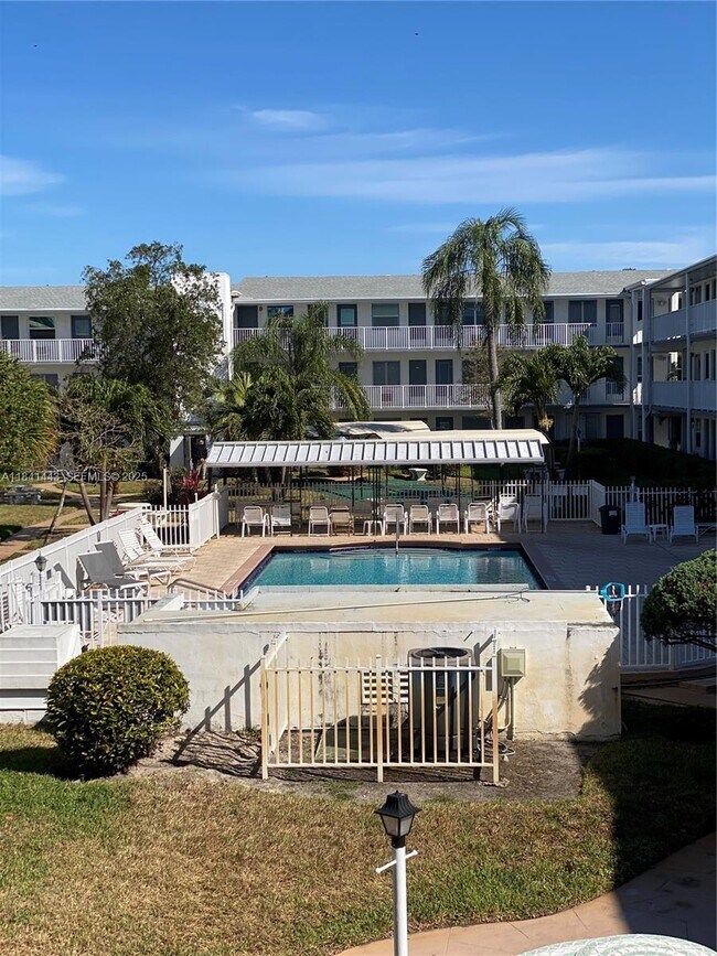 Building Photo - 15600 NE 6th Ave