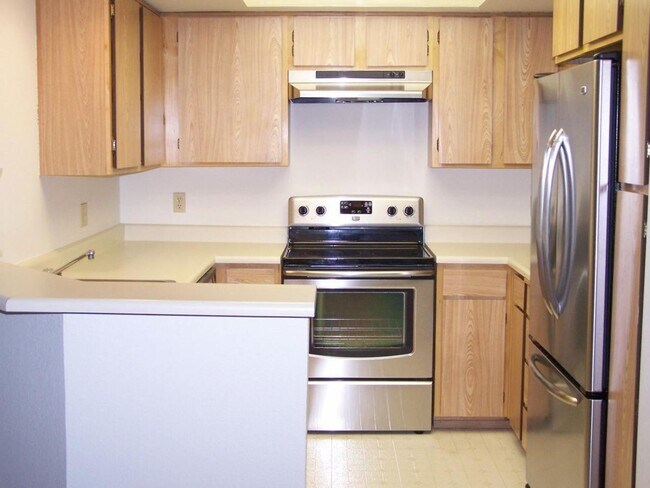 Building Photo - 2 Bed / 2 Bath Downtown Bellevue condo $3,395/month