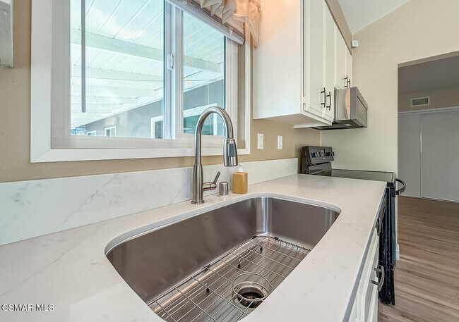 Building Photo - 1251 Buckingham Dr