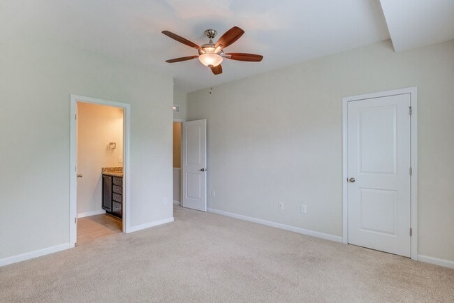 Building Photo - Townhome minutes from Lenovo Center: Available September 10th