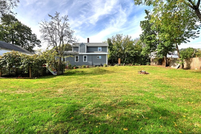 Building Photo - 22 Holmes Ave