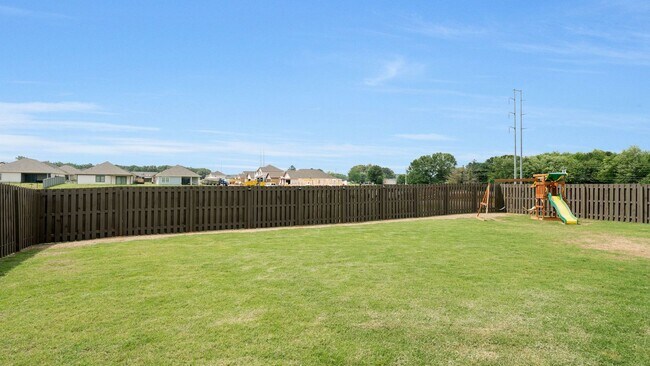 Building Photo - Like-new 4BR/3BA home in desirable St. Cla...