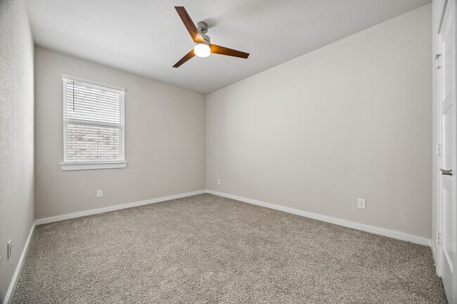 Building Photo - 22843 Castello Lakes Dr