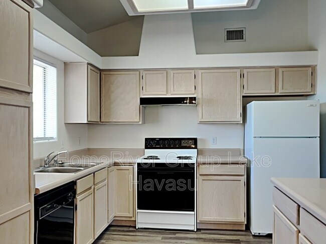 Building Photo - 3420 Ottawa Dr