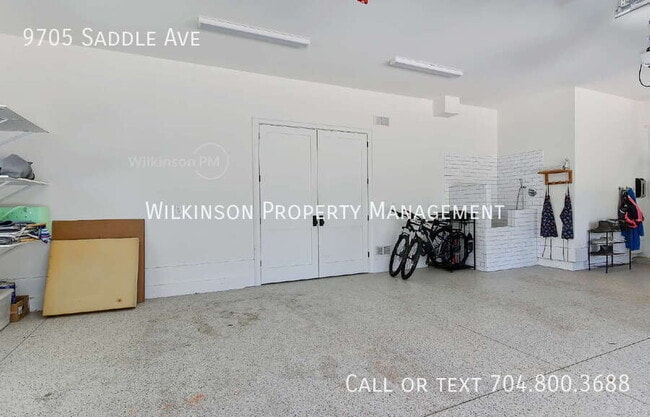 Building Photo - 9705 Saddle Ave