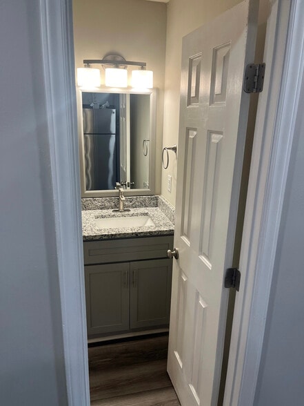 Building Photo - 581 Starlight Dr
