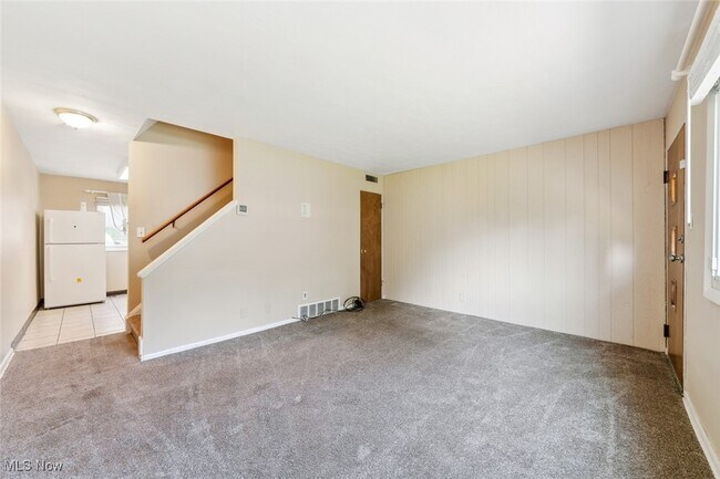 Building Photo - 215 Dalepark Dr