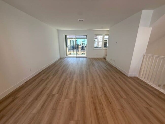 Building Photo - Brand New Townhome in Moonstone Community ...