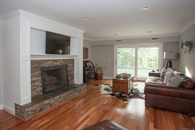 Building Photo - 38 Berndale Dr