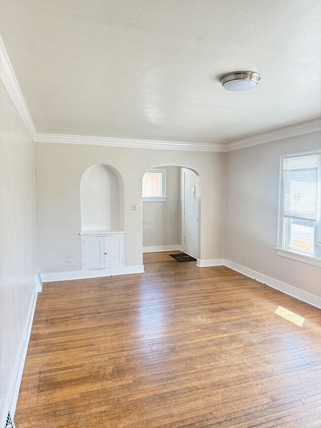 Building Photo - Spacious 5-Bedroom Home near WWU!
