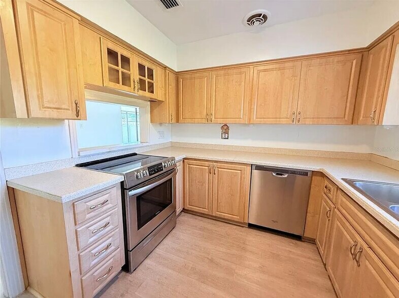 Kitchen - 225 Cevera Dr