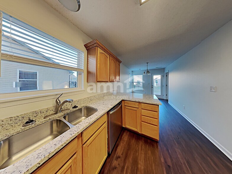 Building Photo - 15425 Dry Creek Rd