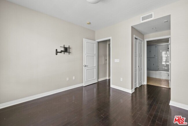 Building Photo - 317 Caruso Ave